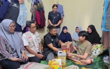 Dinasos P3A Bersam BPBD Lutim Salurkan Bantuan Kepada Warga Penderita Penyakit Spina Bipida